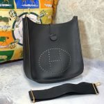 Hermes Evelyne 29 — Hermès handbag detail view 2