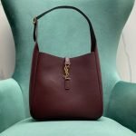 LE 5 ' 7 SOFT SMALL IN SMOOTH LEATHER — Saint Laurent handbag detail view 2