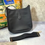 Hermes Evelyne 29 — Hermès handbag detail view 3