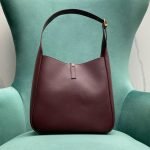 LE 5 ' 7 SOFT SMALL IN SMOOTH LEATHER — Saint Laurent handbag detail view 3