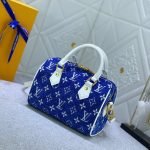 Louis Vuitton SPEEDY BANDOULIRE 20 — Louis Vuitton handbag detail view 3