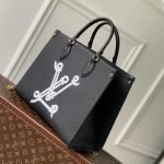 Louis Vuitton OnTheGo MM - Image 3