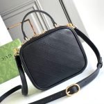 GUCCI BLONDIE TOP HANDLE BAG — Gucci handbag detail view 4