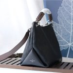 Louis Vuitton BEAUBOURG HOBO MM — Louis Vuitton handbag detail view 4