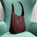LE 5 ' 7 SOFT SMALL IN SMOOTH LEATHER — Saint Laurent handbag detail view 4