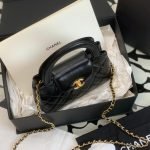 CHANEL KELLY BAG — Chanel handbag detail view 5