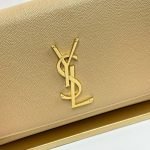 KATE MEDIUM CHAIN BAG IN GRAIN DE POUDRE EMBOSSED LEATHER — Saint Laurent handbag detail view 6