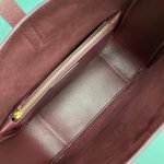 LE 5 ' 7 SOFT SMALL IN SMOOTH LEATHER — Saint Laurent handbag detail view 8