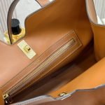CELINE CABAS 16 IN SUPPLE SMOOTH CALFSKIN — Celine handbag detail view 8