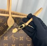 Louis Vuitton Neverfull MM - Image 4