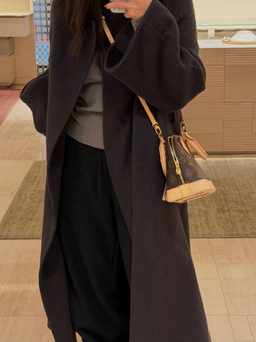 Louis Vuitton ALMA BB photo review