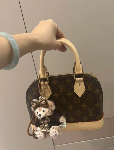 Louis Vuitton ALMA BB photo review