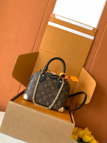 Louis Vuitton ALMA BB photo review