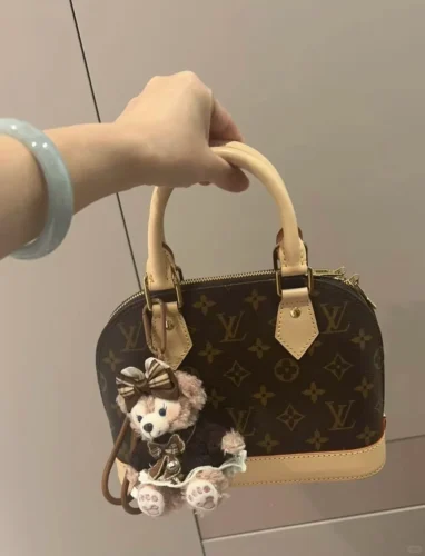 Louis Vuitton ALMA BB photo review