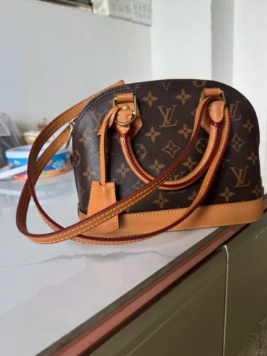 Louis Vuitton ALMA BB photo review