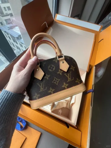 Louis Vuitton ALMA BB photo review