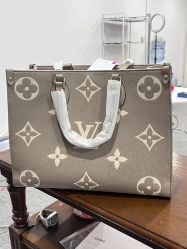LV ONTHEGO MM photo review