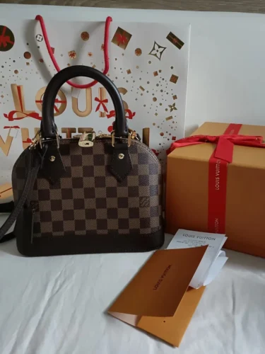 Louis Vuitton ALMA BB photo review