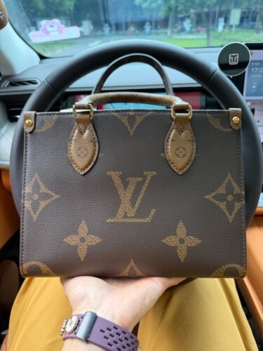 LV ONTHEGO MM photo review